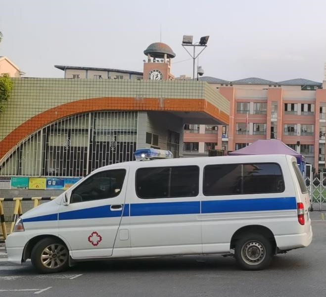 秀峰救护车出租护送骨折病人一公里多少钱